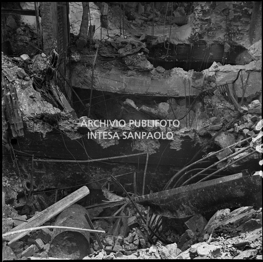 Particolare dei danni subiti dall'impresa Chiappetta a causa dei bombardamenti