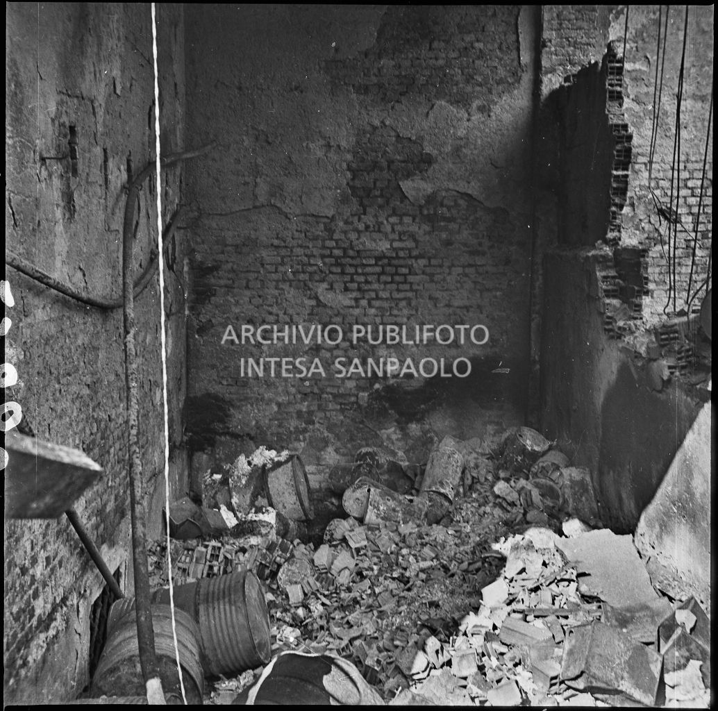 Particolare dei danni subiti dall'impresa Chiappetta a causa dei bombardamenti