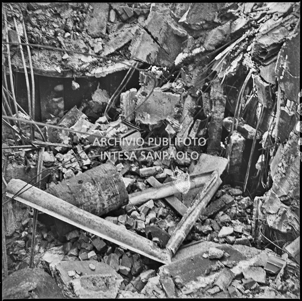 Particolare dei danni subiti dall'impresa Chiappetta a causa dei bombardamenti