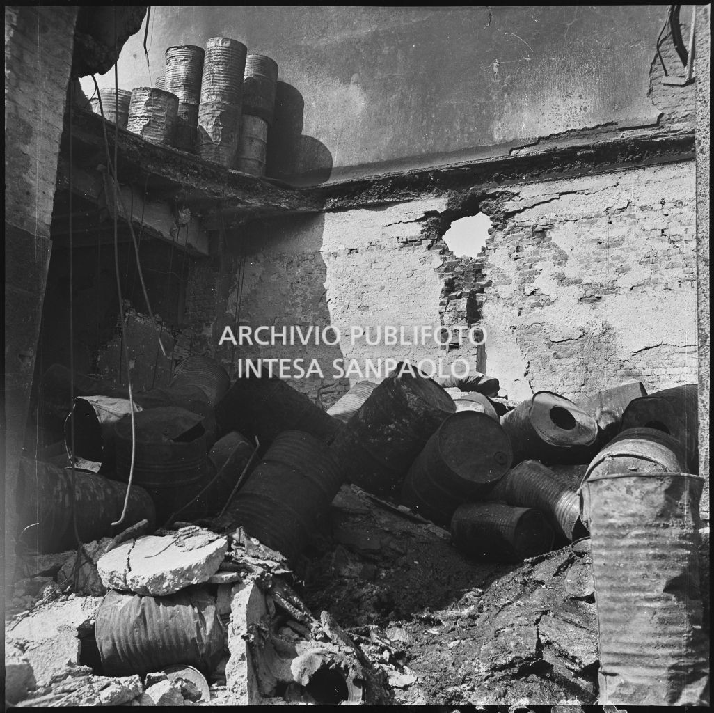 Particolare dei danni subiti dall'impresa Chiappetta a causa dei bombardamenti