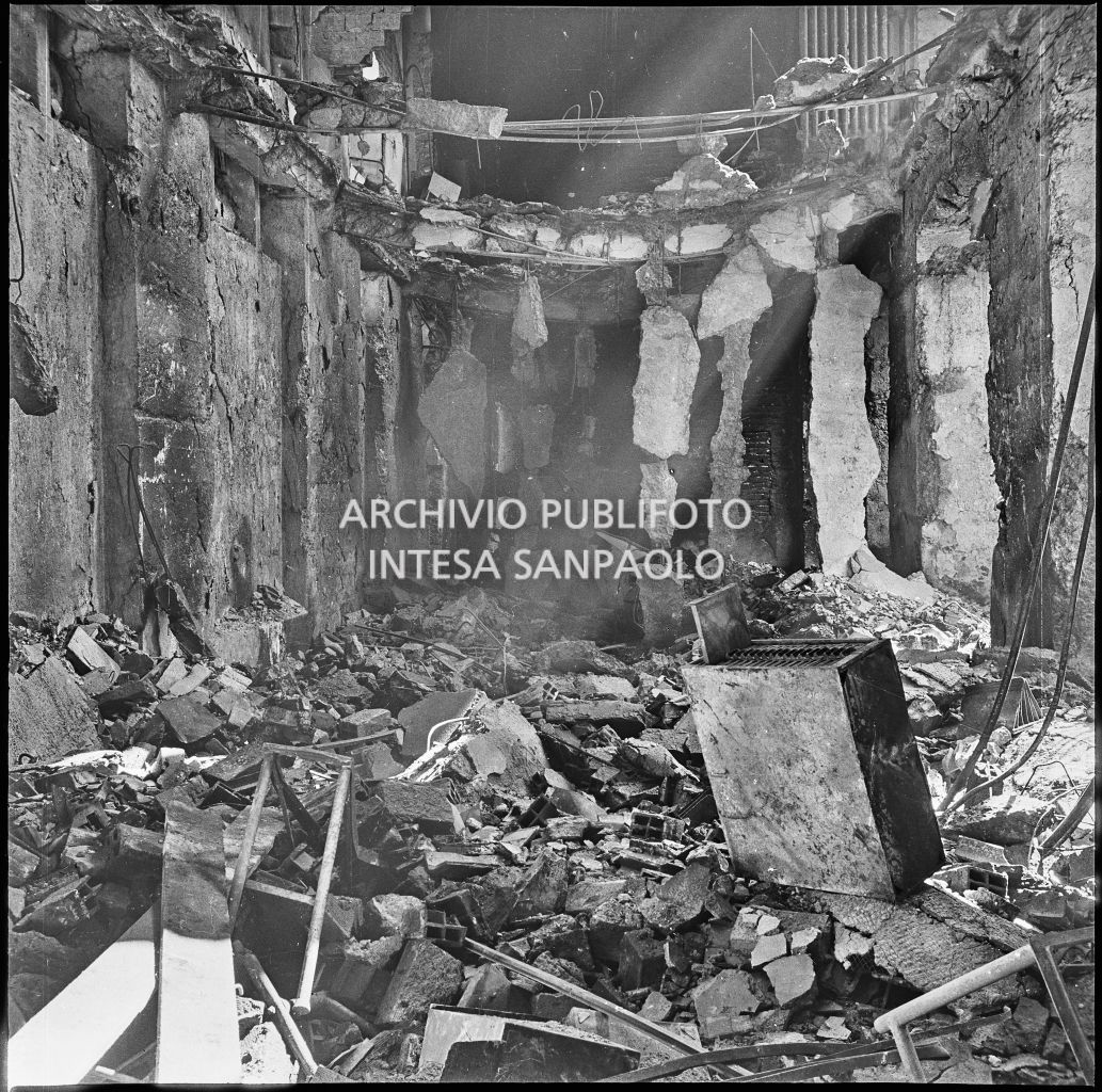 Interno dell'impresa Chiappetta danneggiata dai bombardamenti