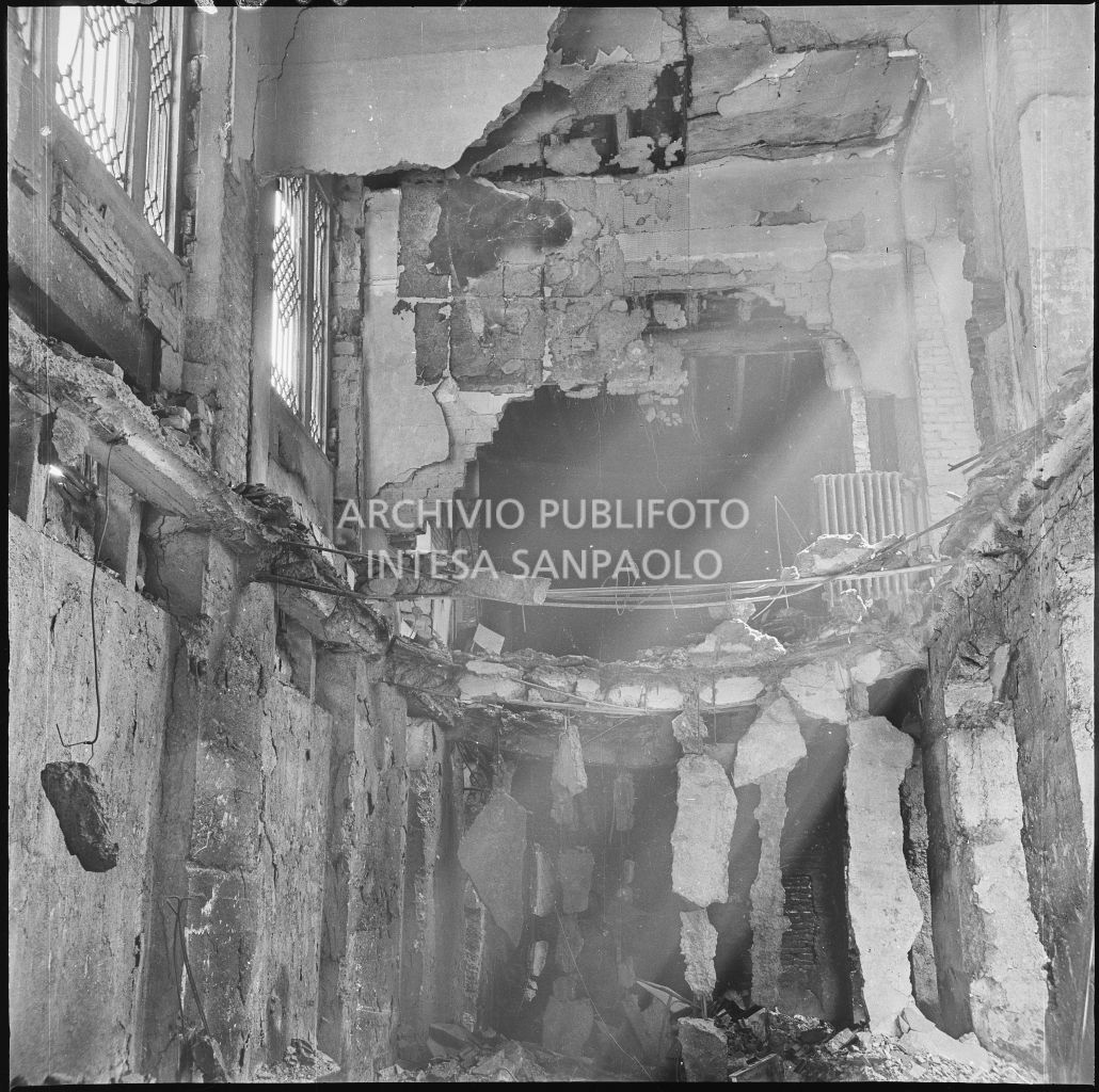 Particolare dei danni subiti dall'impresa Chiappetta a causa dei bombardamenti