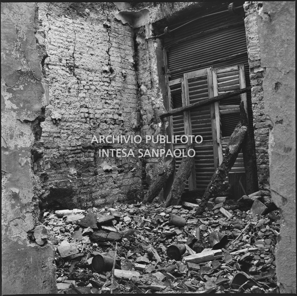 Bombardamenti. Cassa di Risparmio