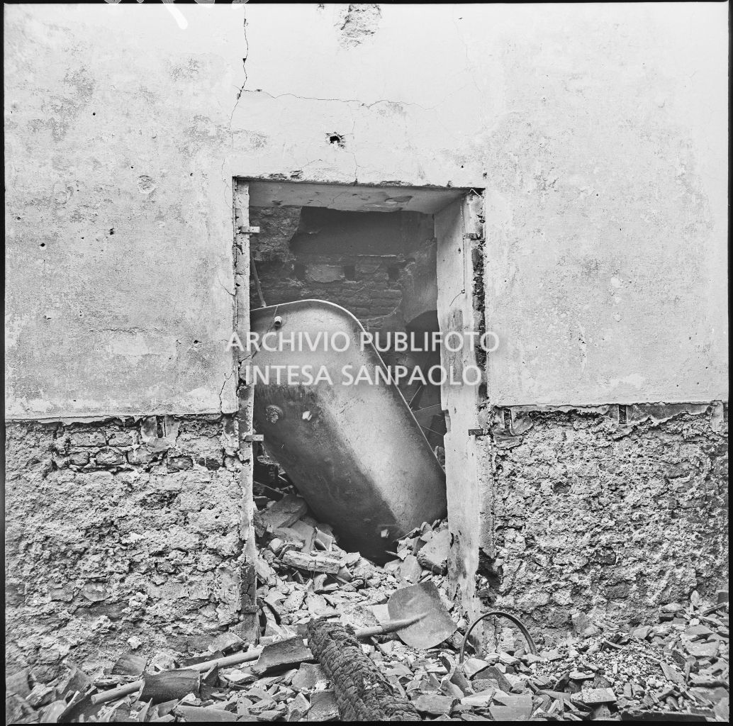 Bombardamenti. Cassa di Risparmio