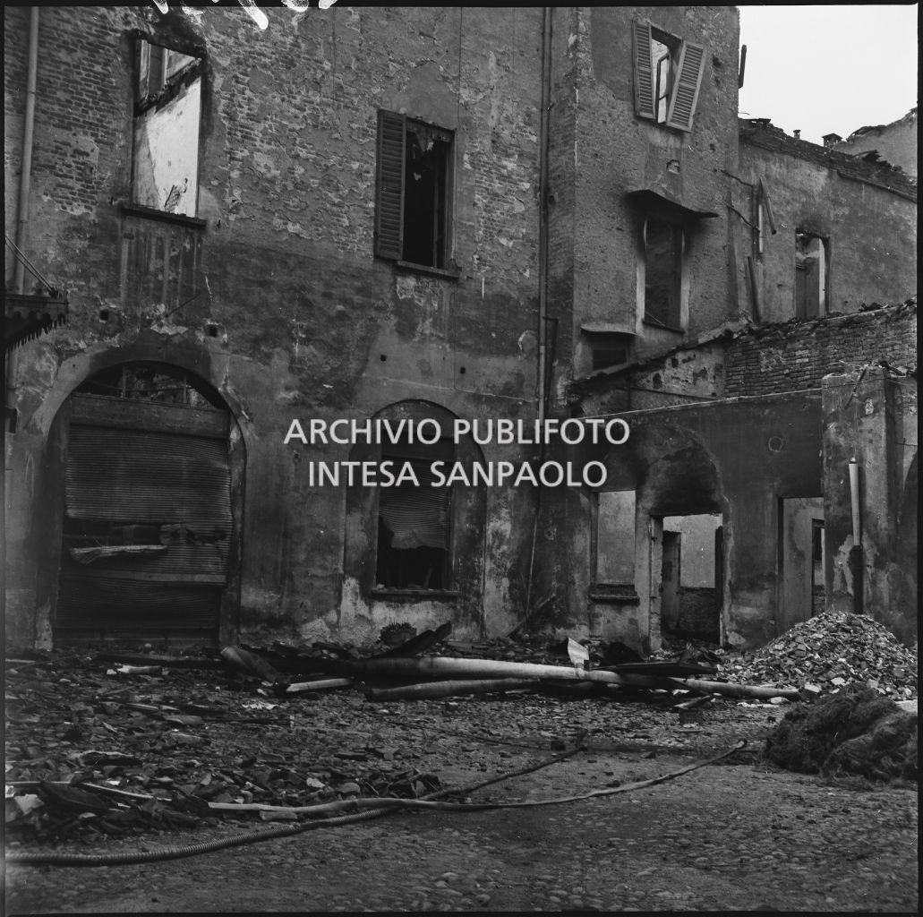 Bombardamenti. Cassa di Risparmio