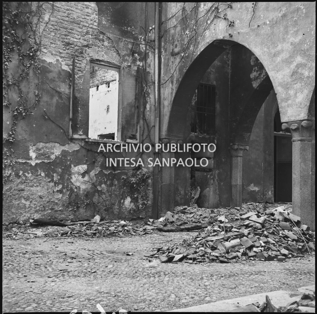 Bombardamenti. Cassa di Risparmio