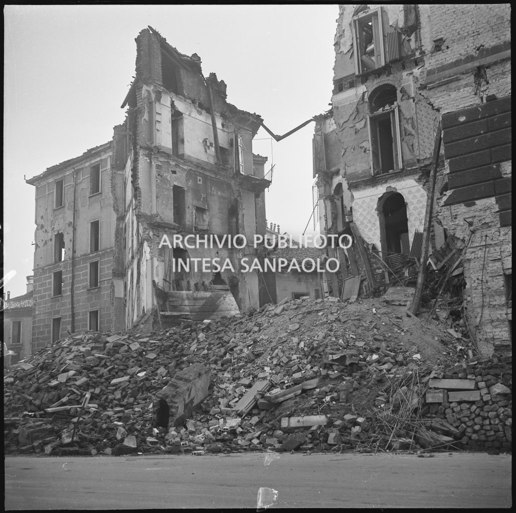 Bombardamenti. Castoldi