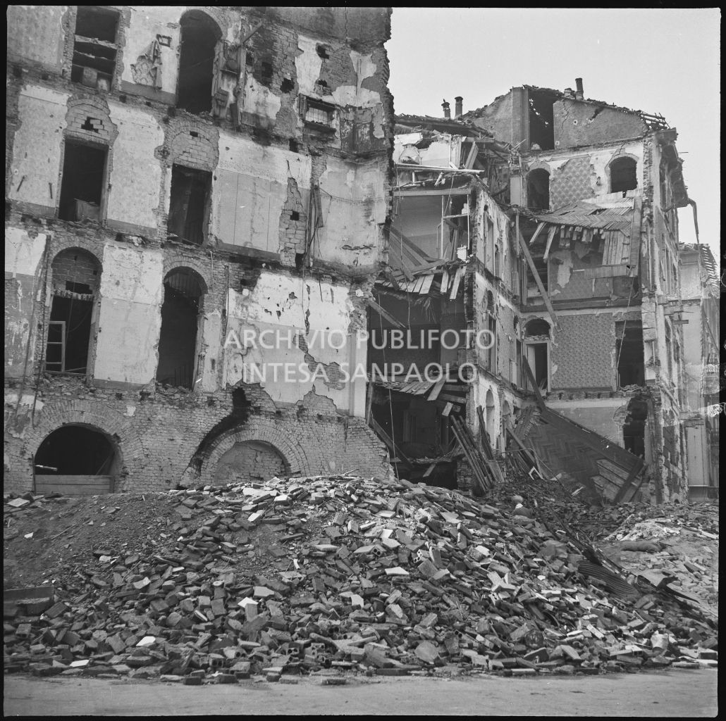 Bombardamenti. Castoldi