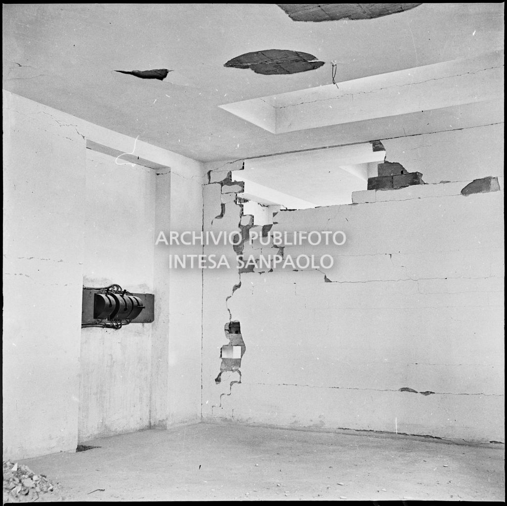 Bombardamenti. Carbone Ing.