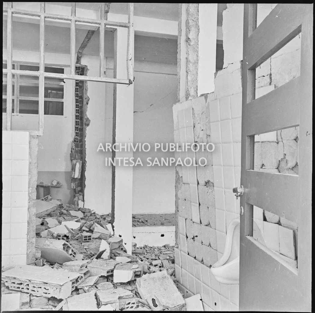 Bombardamenti. Carbone Ing.