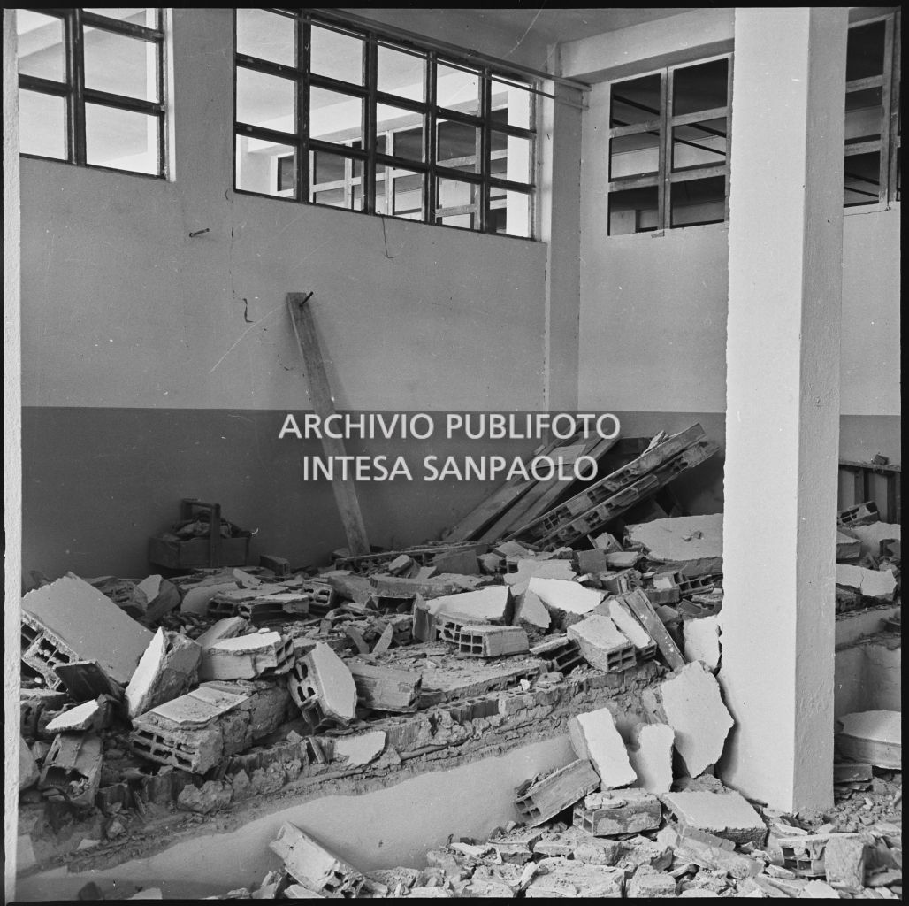 Bombardamenti. Carbone Ing.