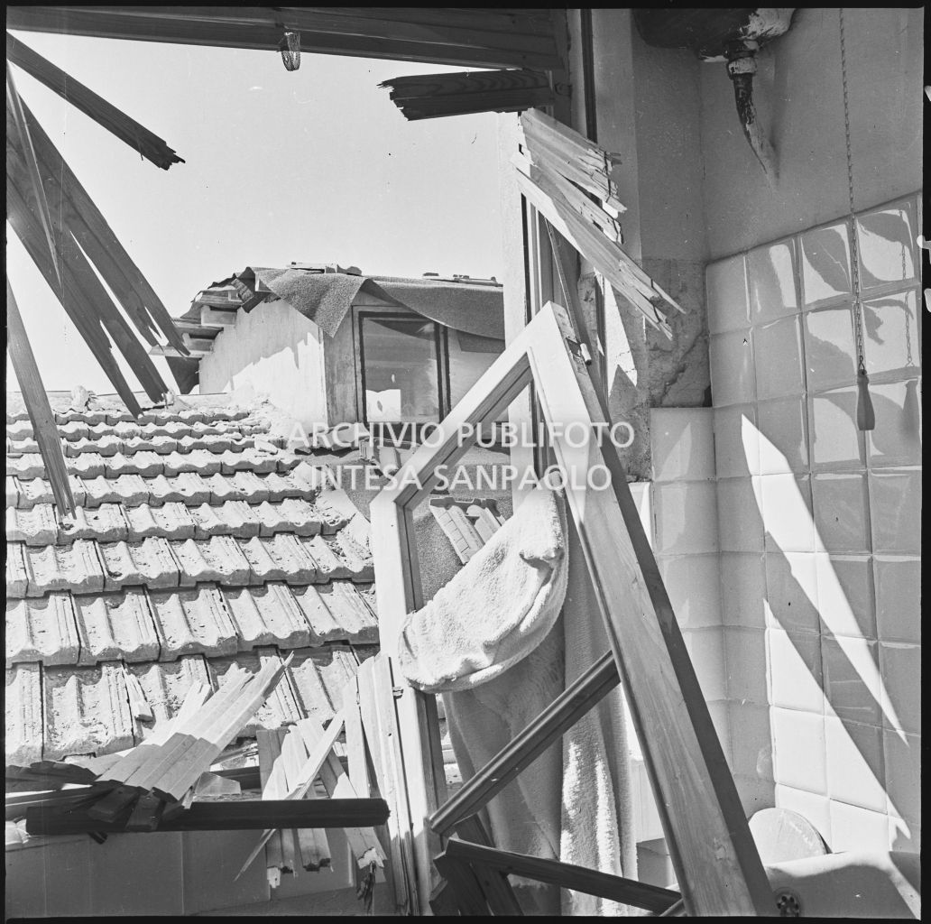 Bombardamenti. Carbone Ing.