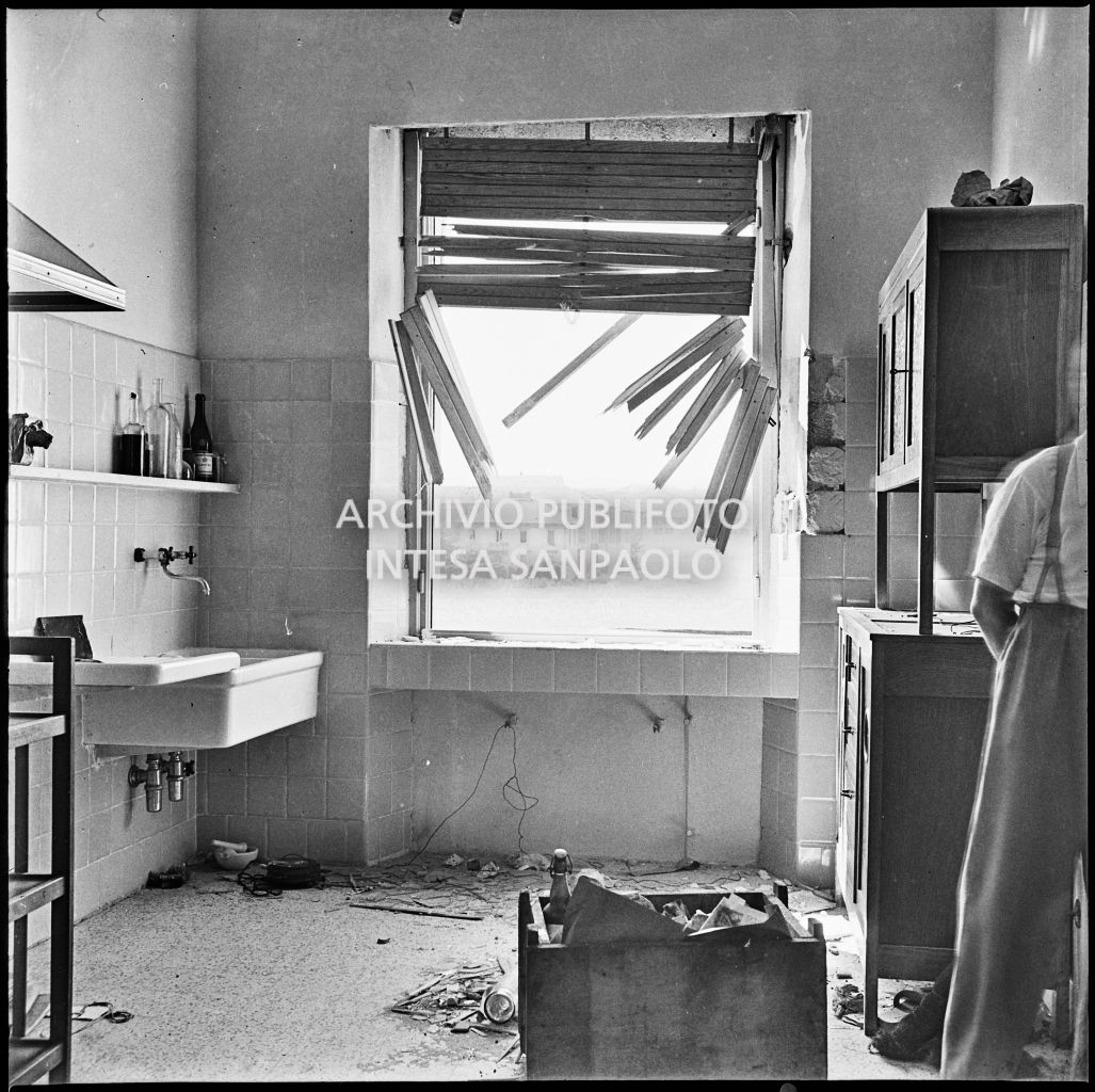 Bombardamenti. Carbone Ing.