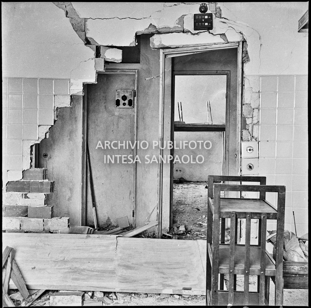 Bombardamenti. Carbone Ing.