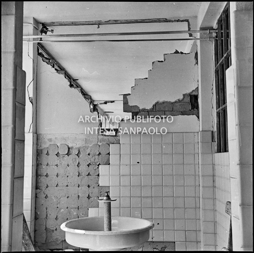 Bombardamenti. Carbone Ing.