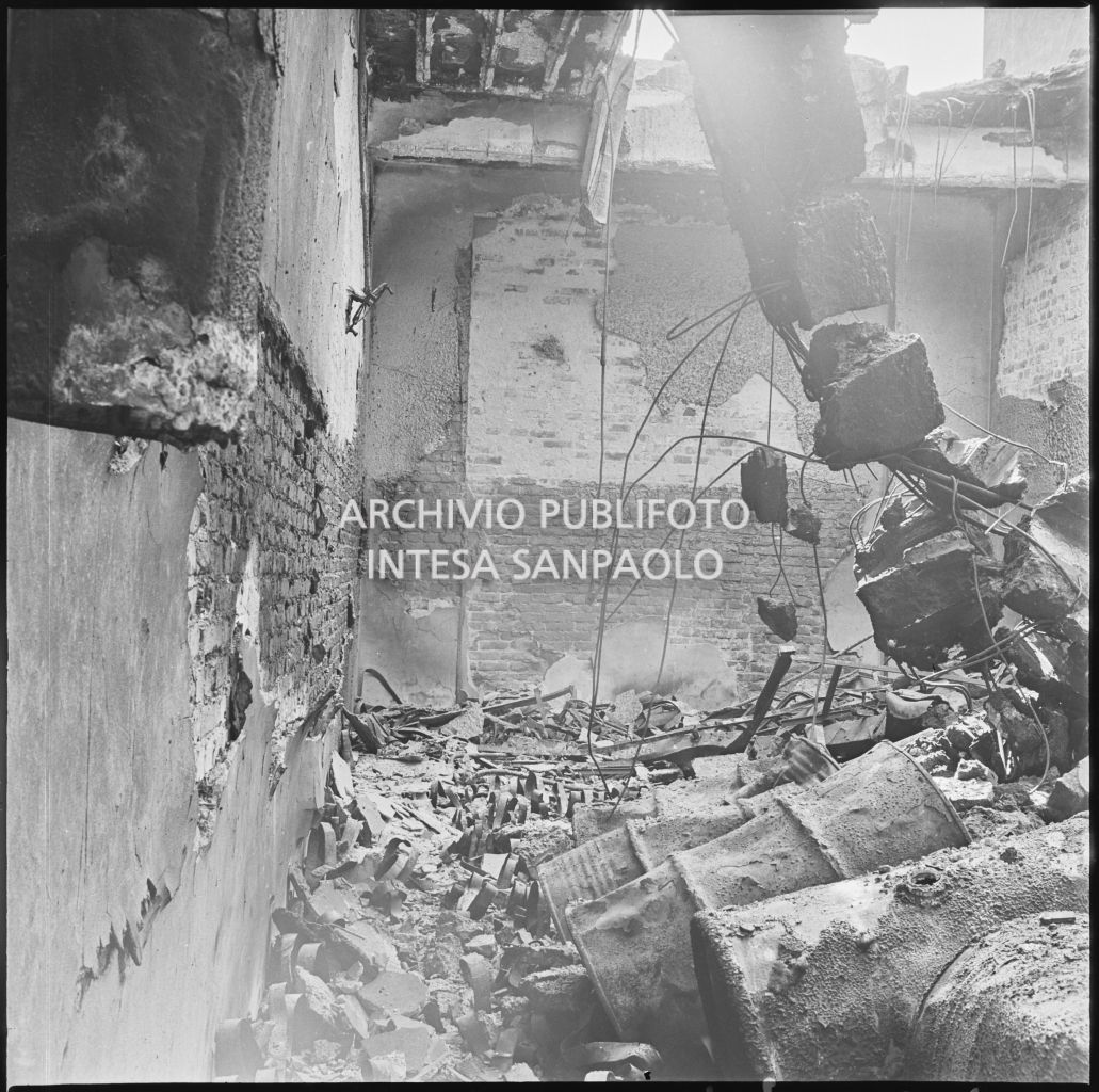 Bombardamenti. Casolo Arch.