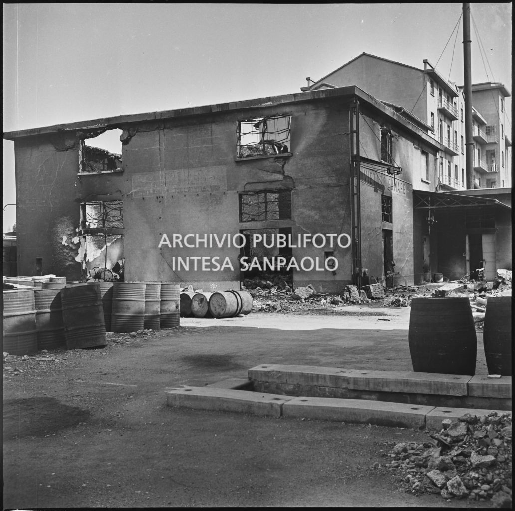 Bombardamenti. Casolo Arch.