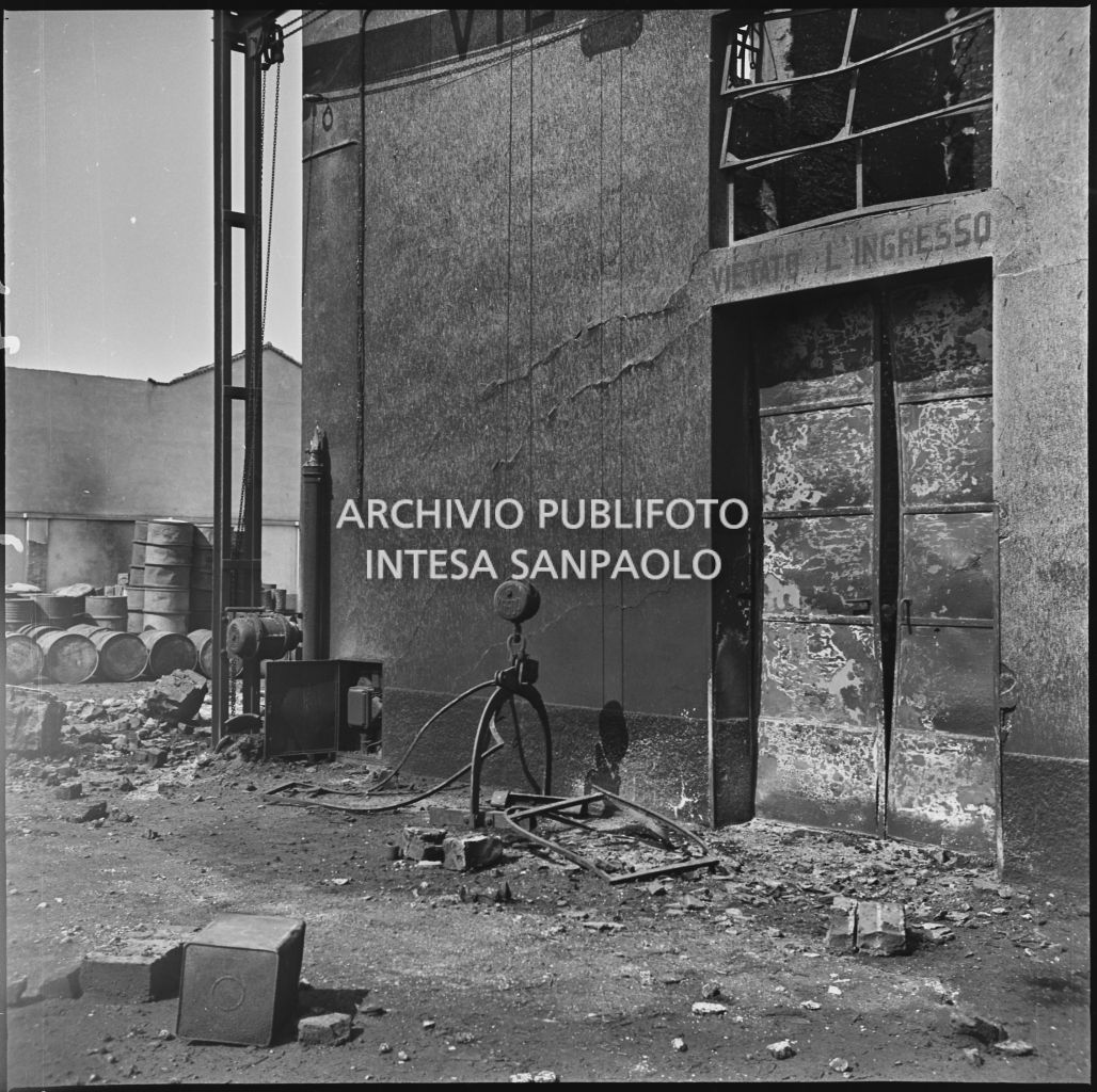 Bombardamenti. Casolo Arch.