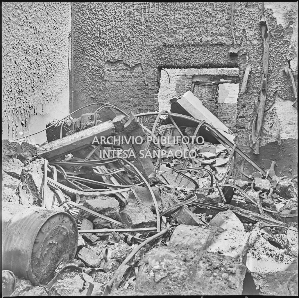 Bombardamenti. Casolo Arch.