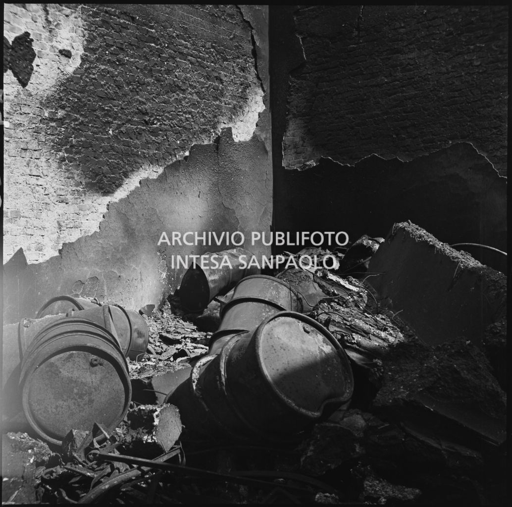 Bombardamenti. Casolo Arch.