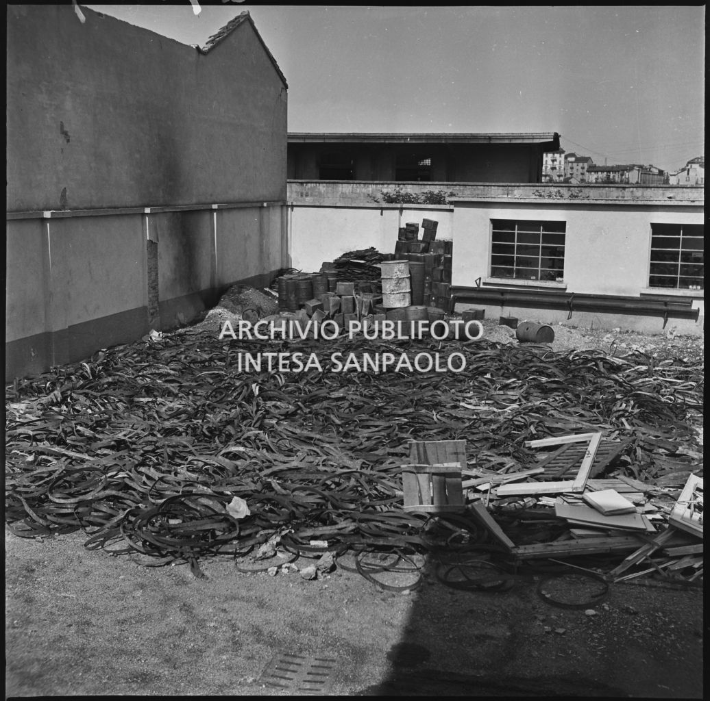 Bombardamenti. Casolo Arch.