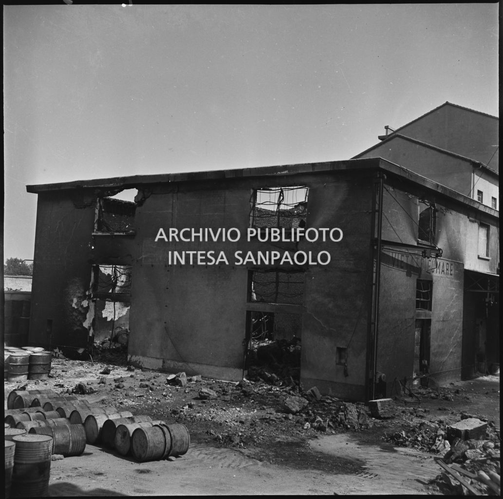 Bombardamenti. Casolo Arch.