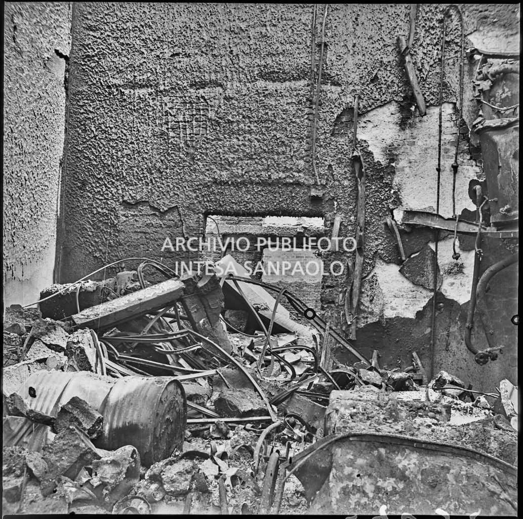 Bombardamenti. Casolo Arch.