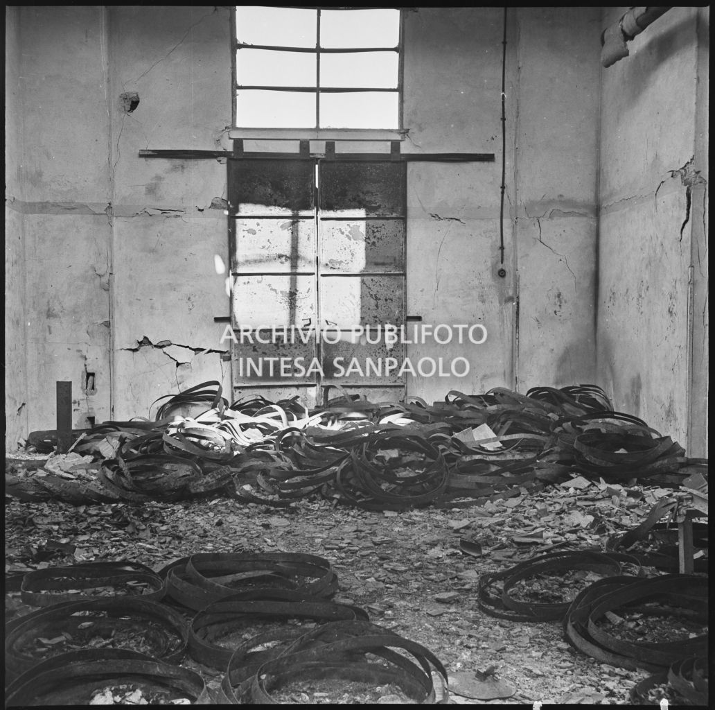 Bombardamenti. Casolo Arch.