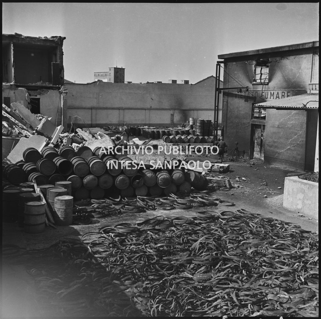 Bombardamenti. Casolo Arch.