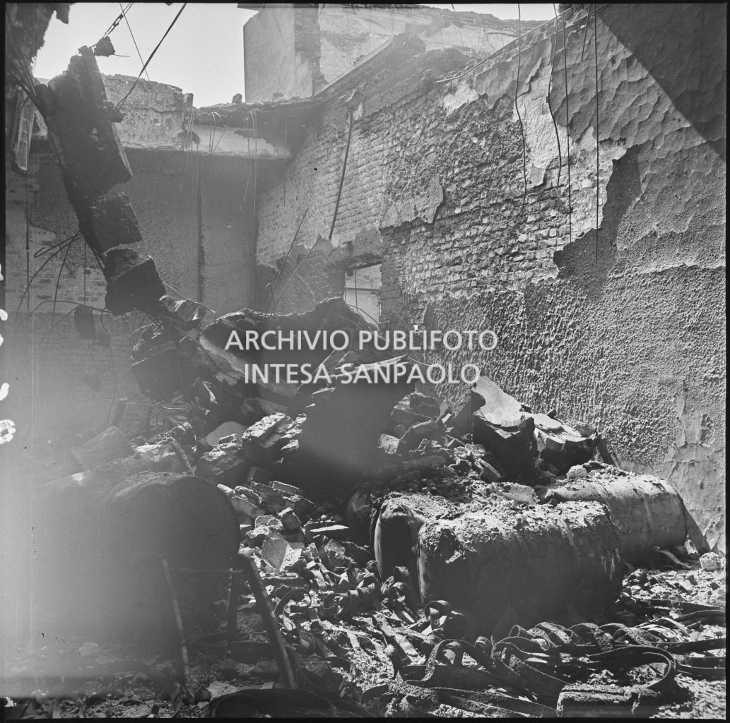 Bombardamenti. Casolo Arch.