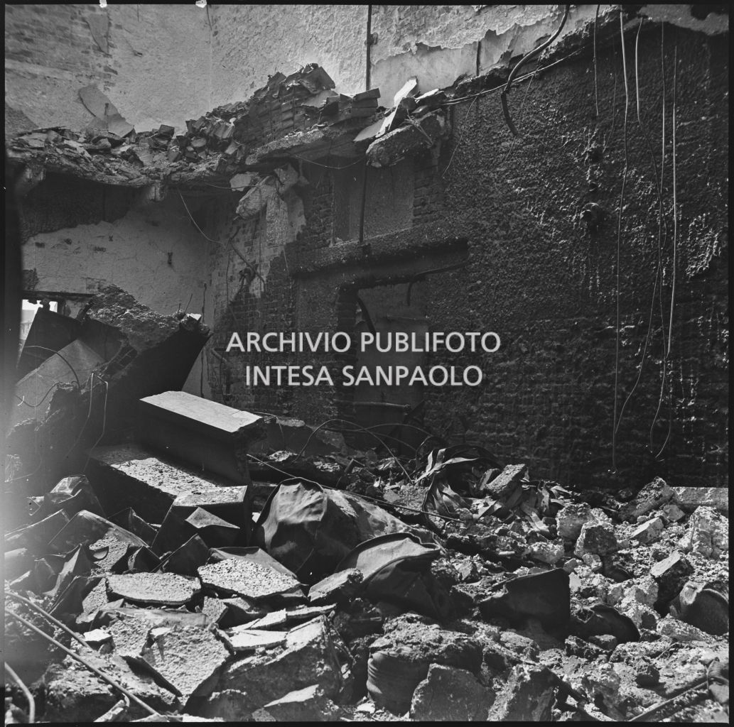 Bombardamenti. Casolo Arch.