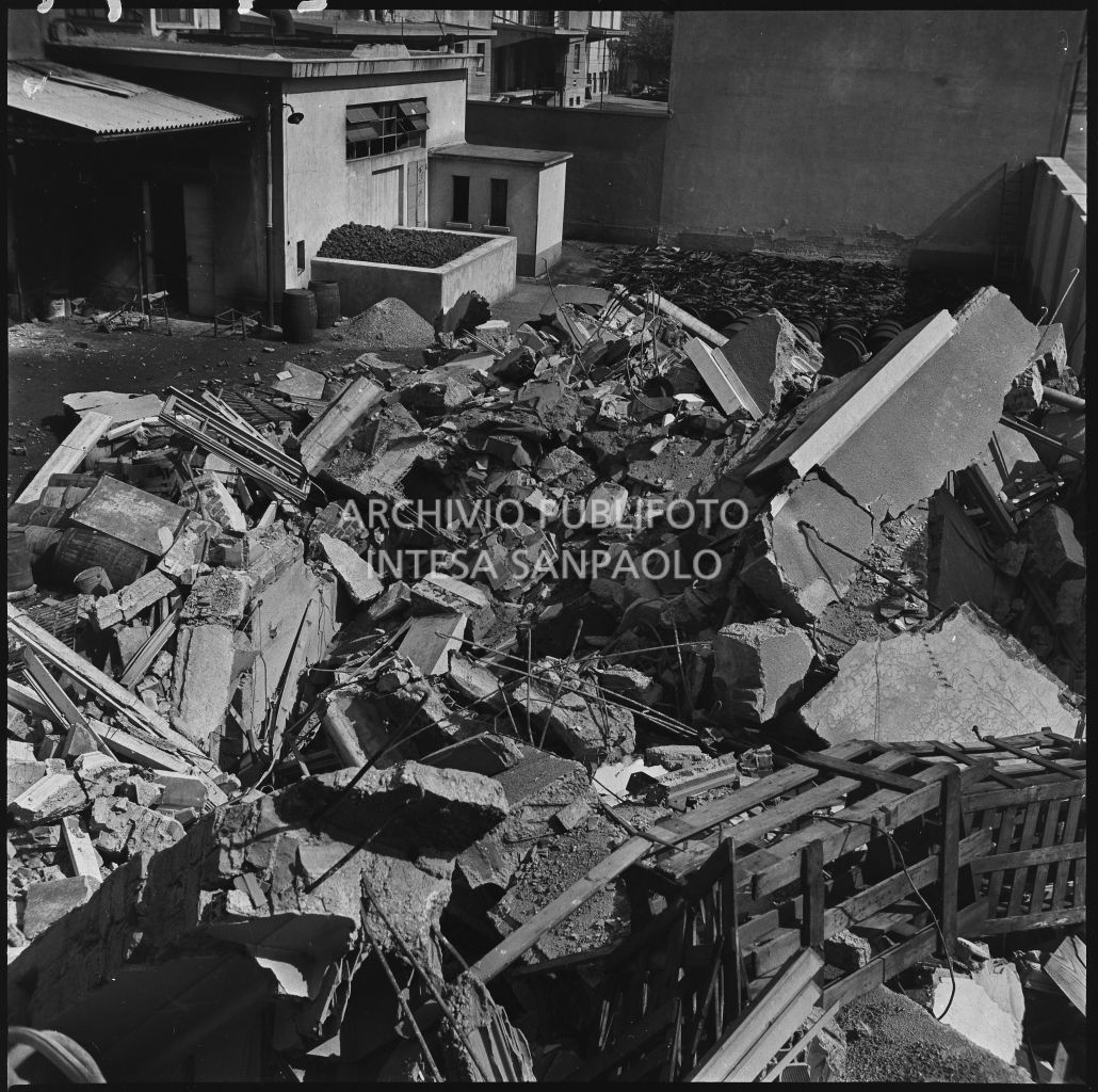 Bombardamenti. Casolo Arch.