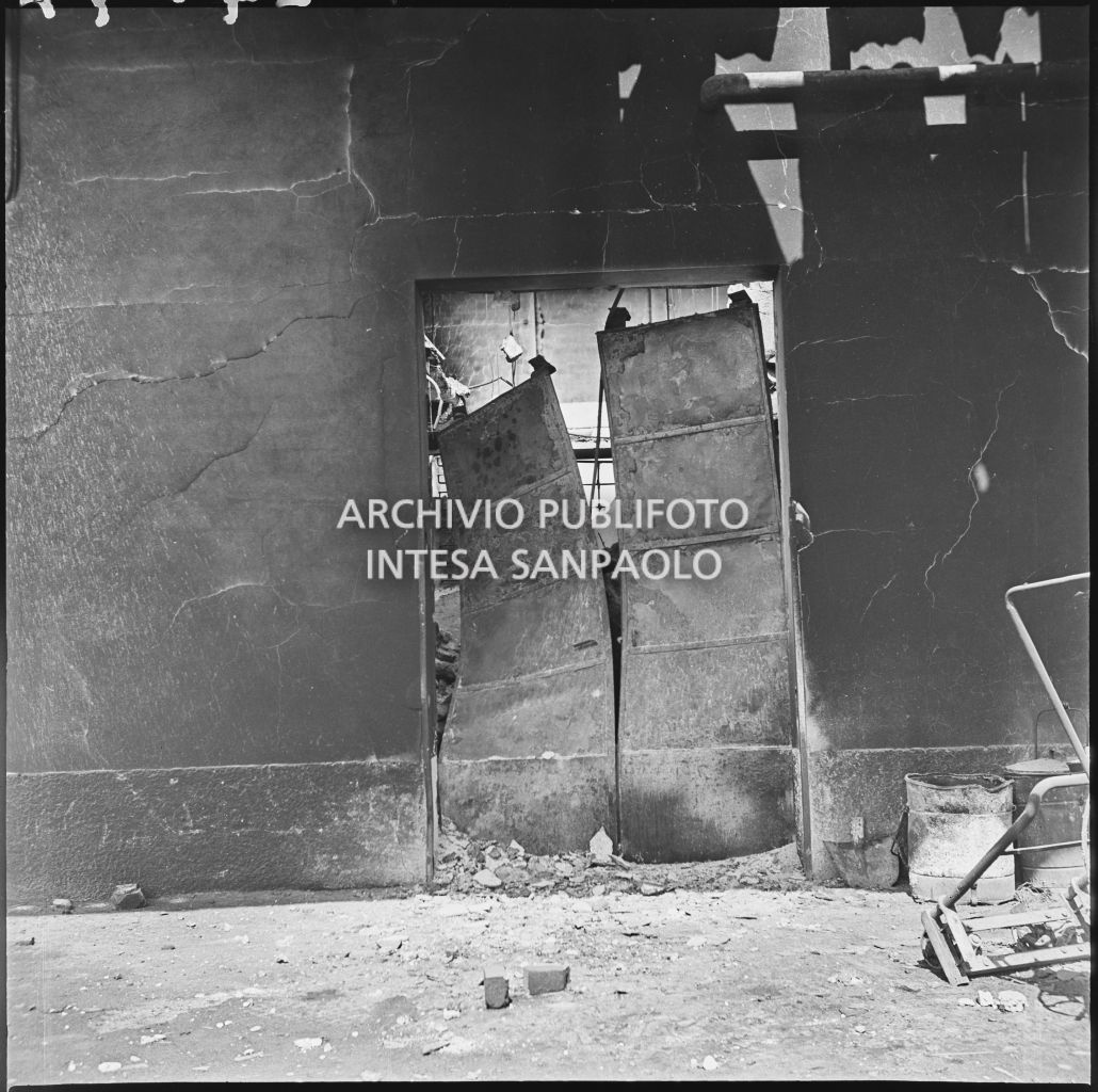 Bombardamenti. Casolo Arch.