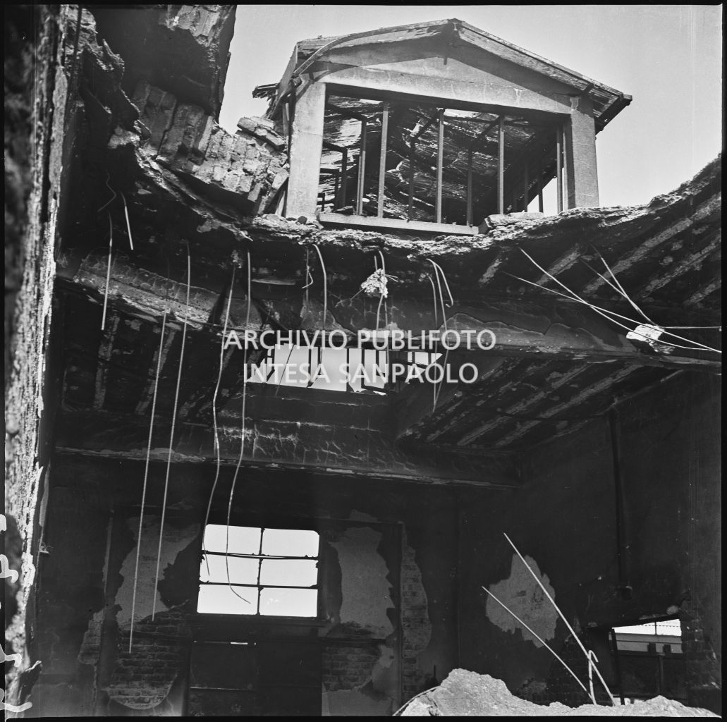 Bombardamenti. Casolo Arch.