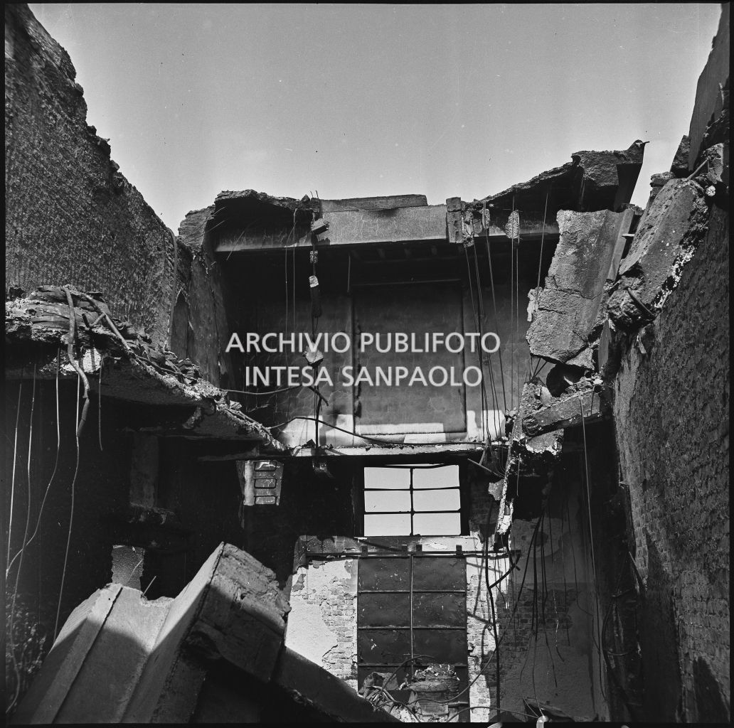 Bombardamenti. Casolo Arch.