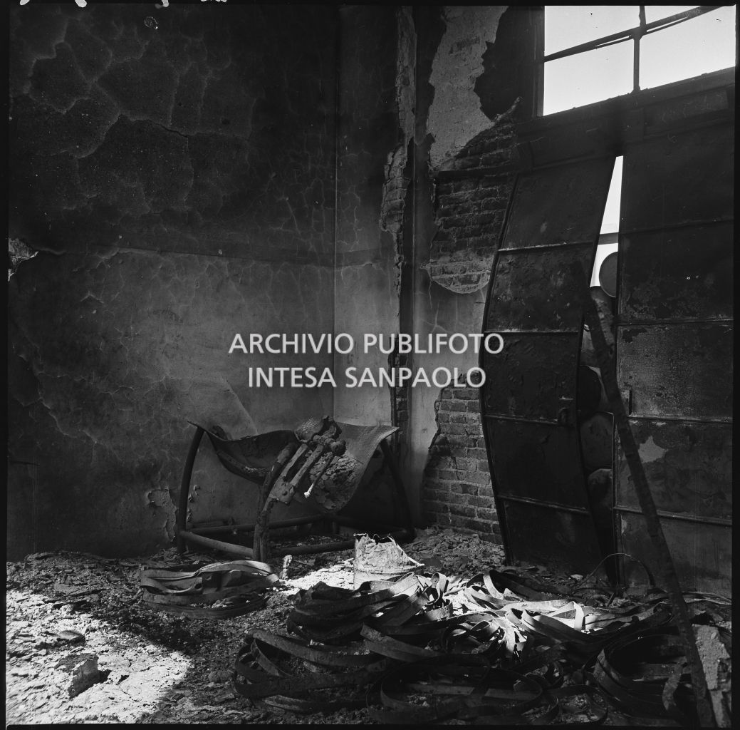 Bombardamenti. Casolo Arch.