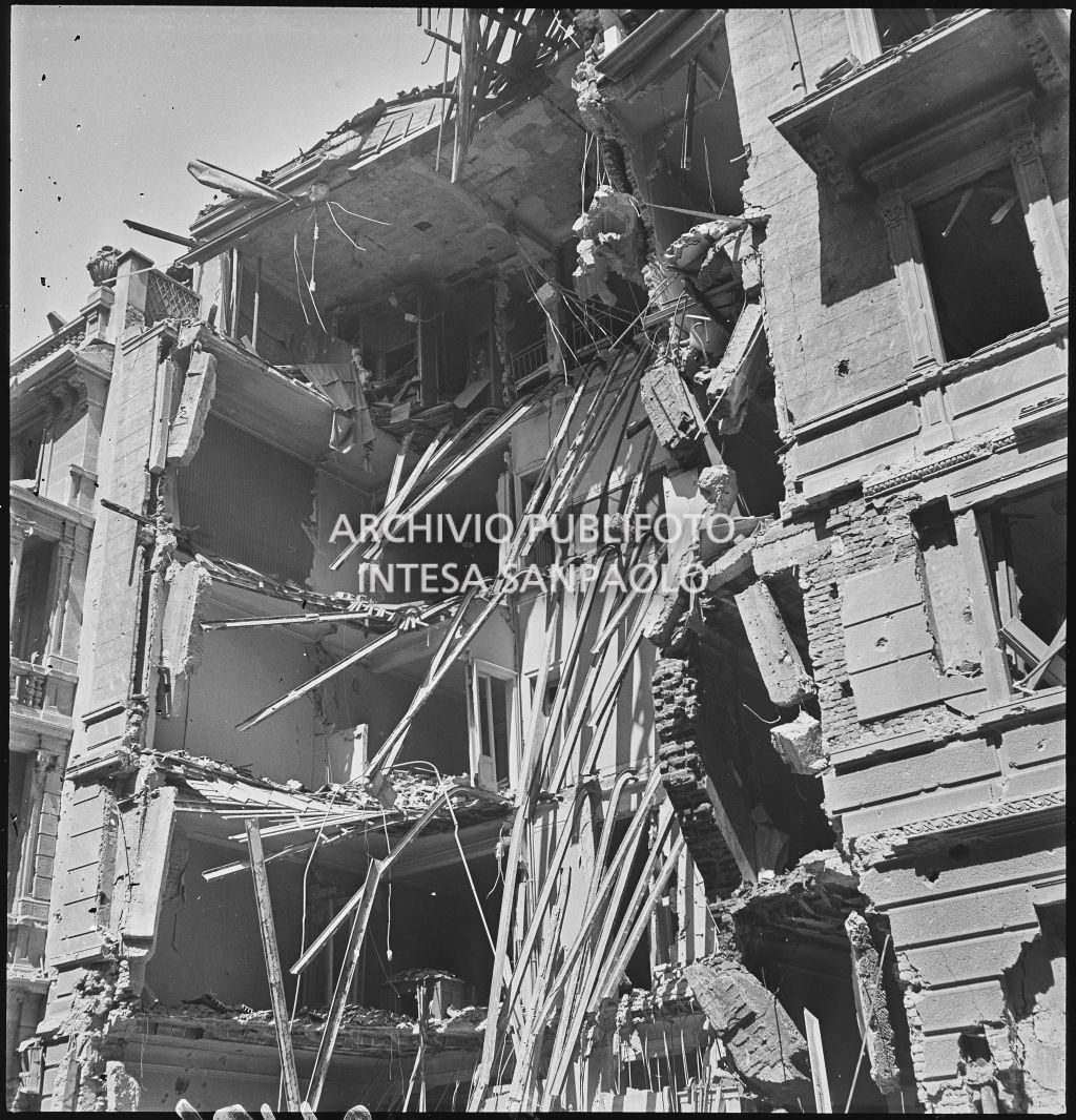 Bombardamenti. Galli