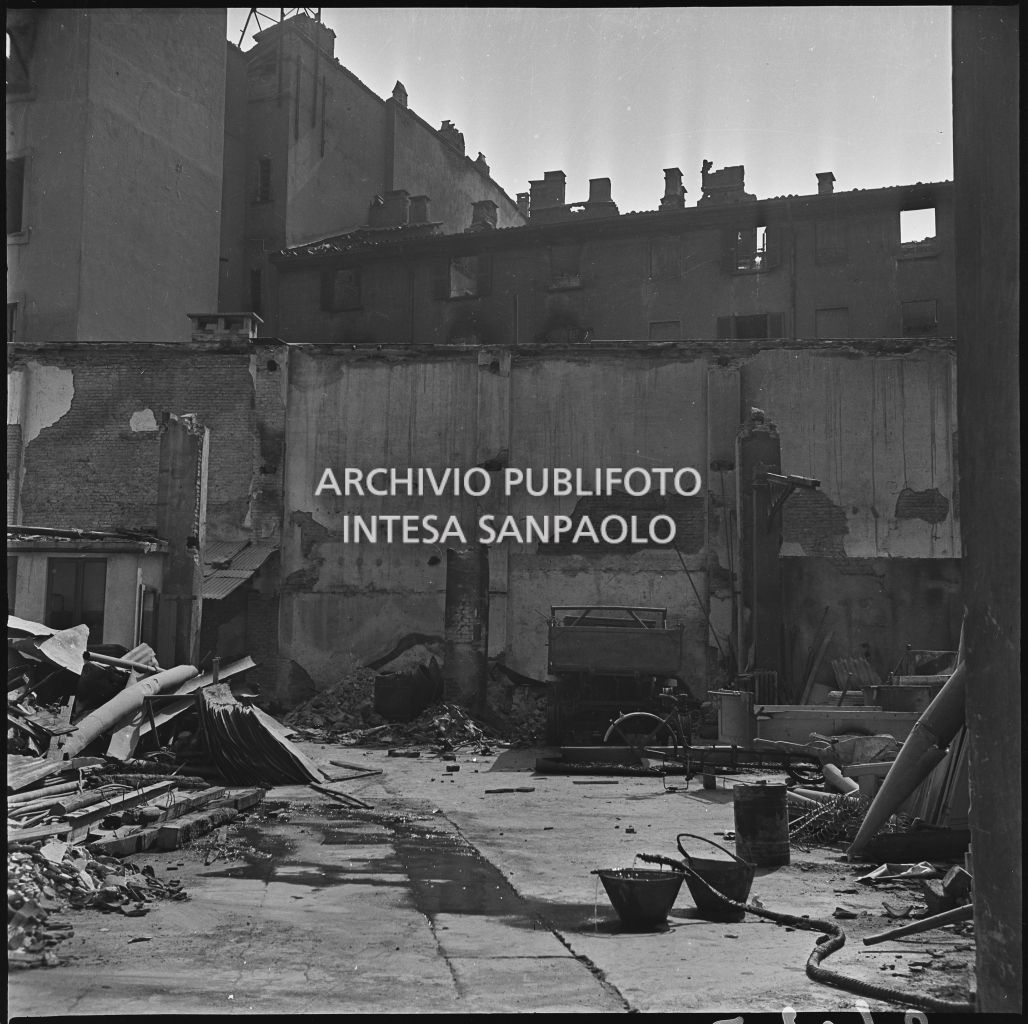 Bombardamenti. De Grandi