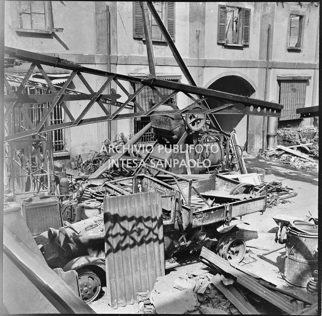 Bombardamenti. De Grandi