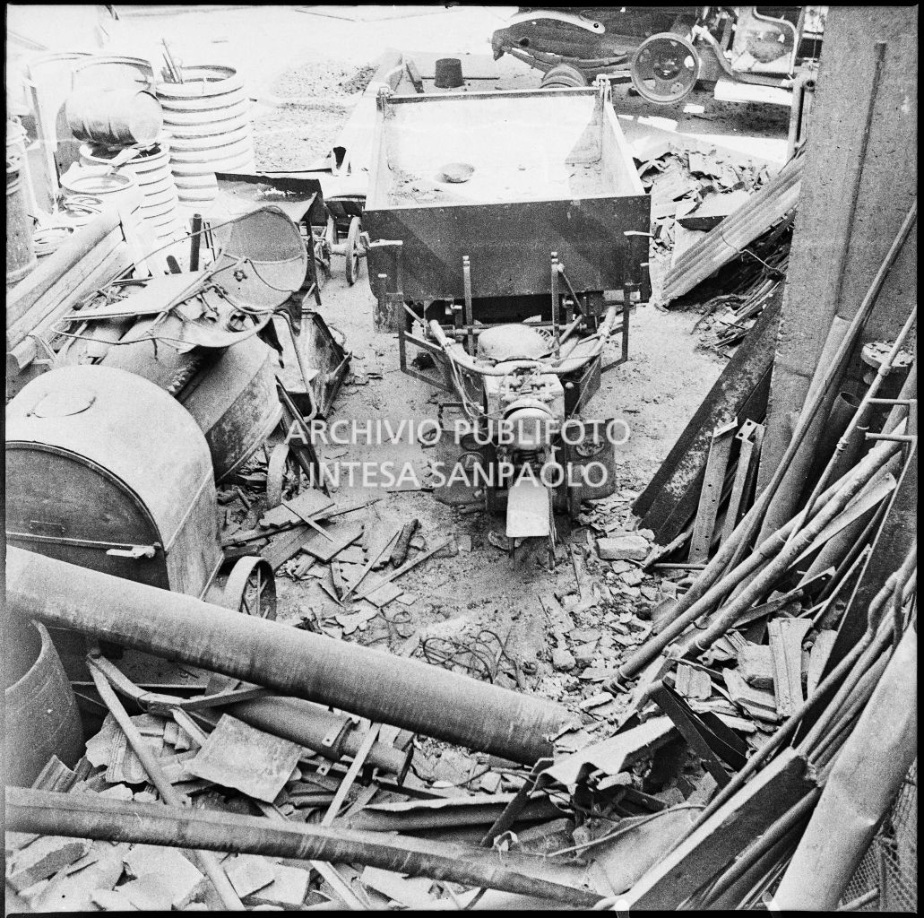 Bombardamenti. De Grandi