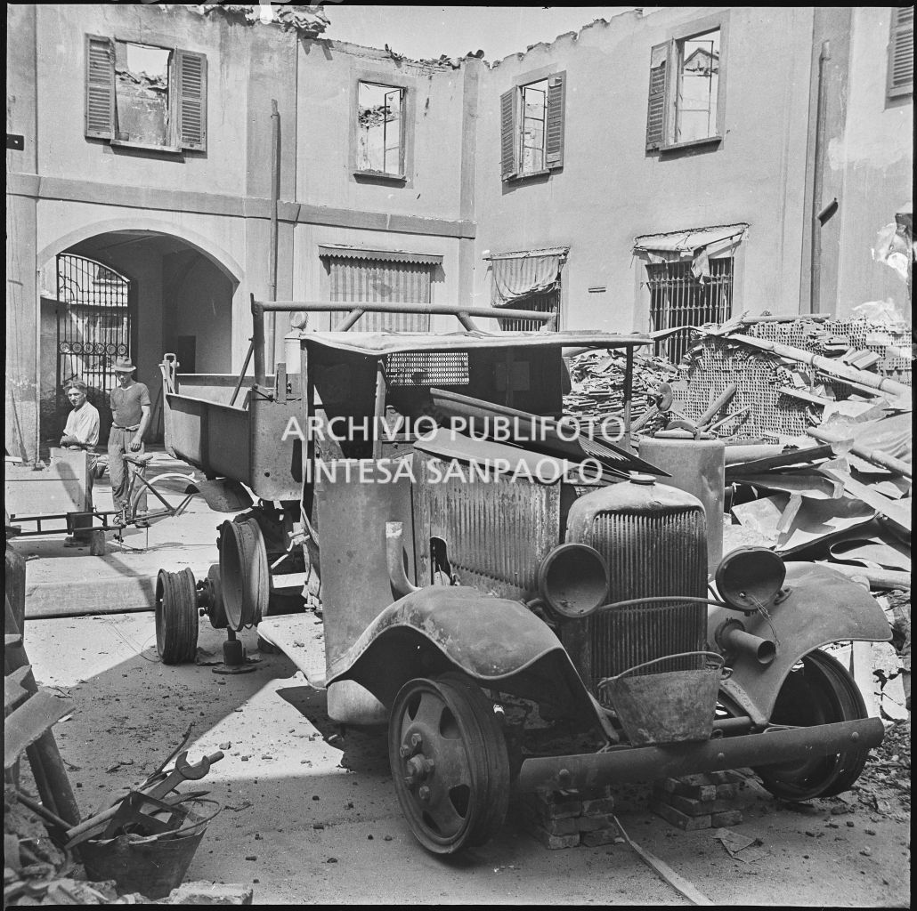 Bombardamenti. De Grandi