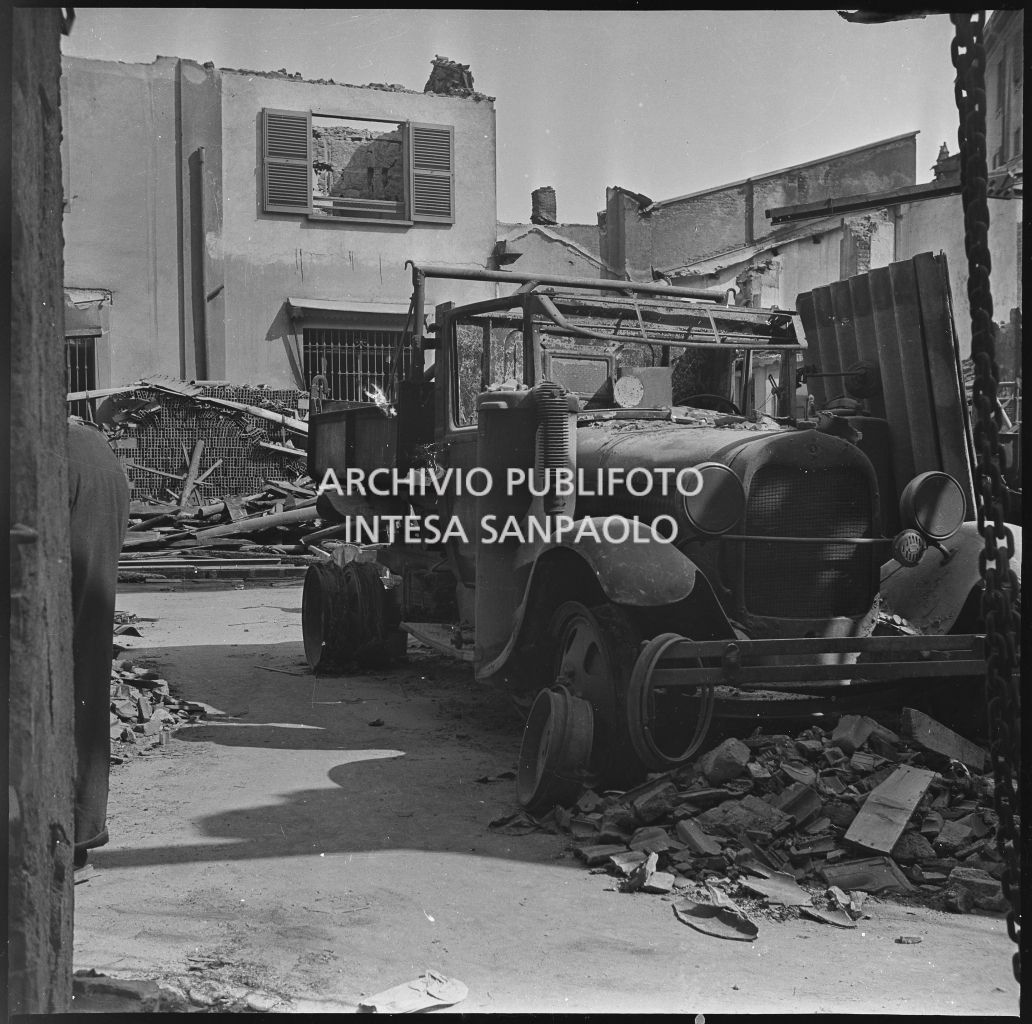 Bombardamenti. De Grandi