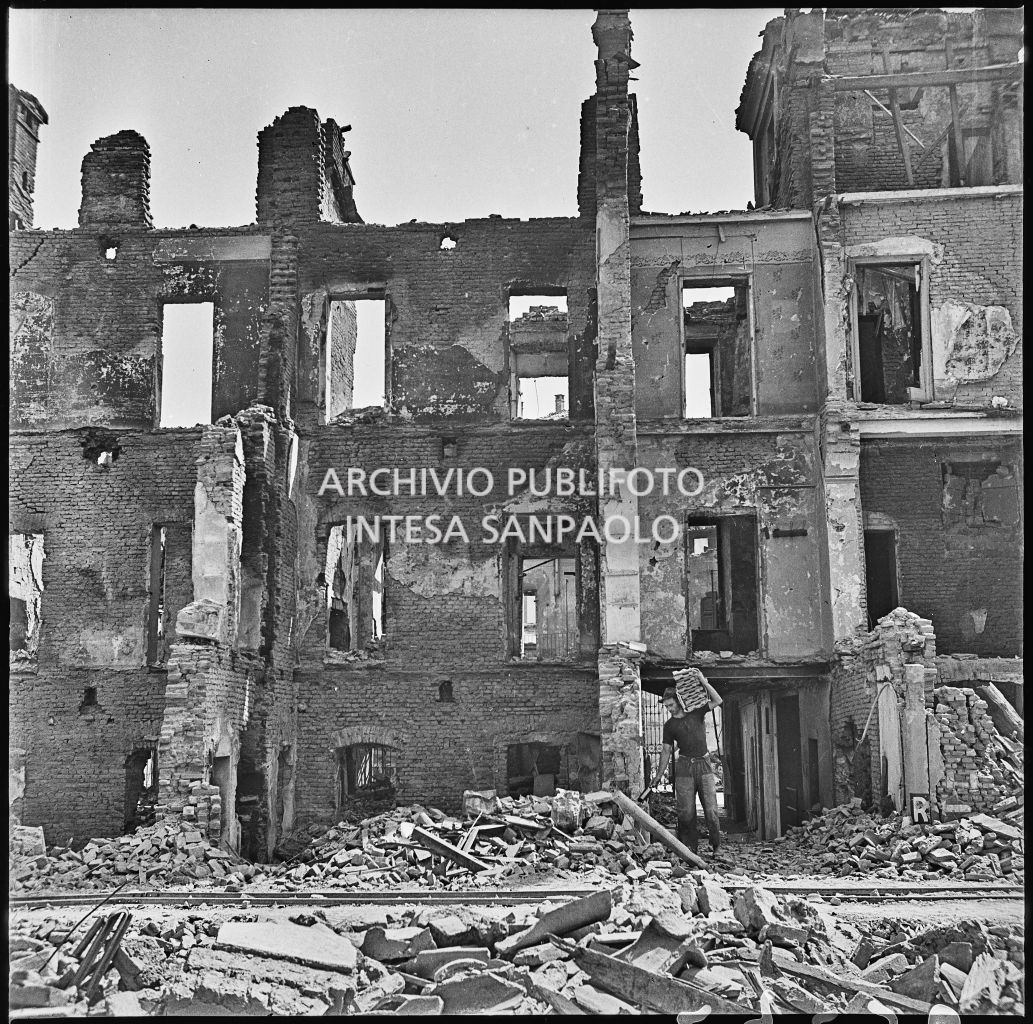 Bombardamenti. De Grandi