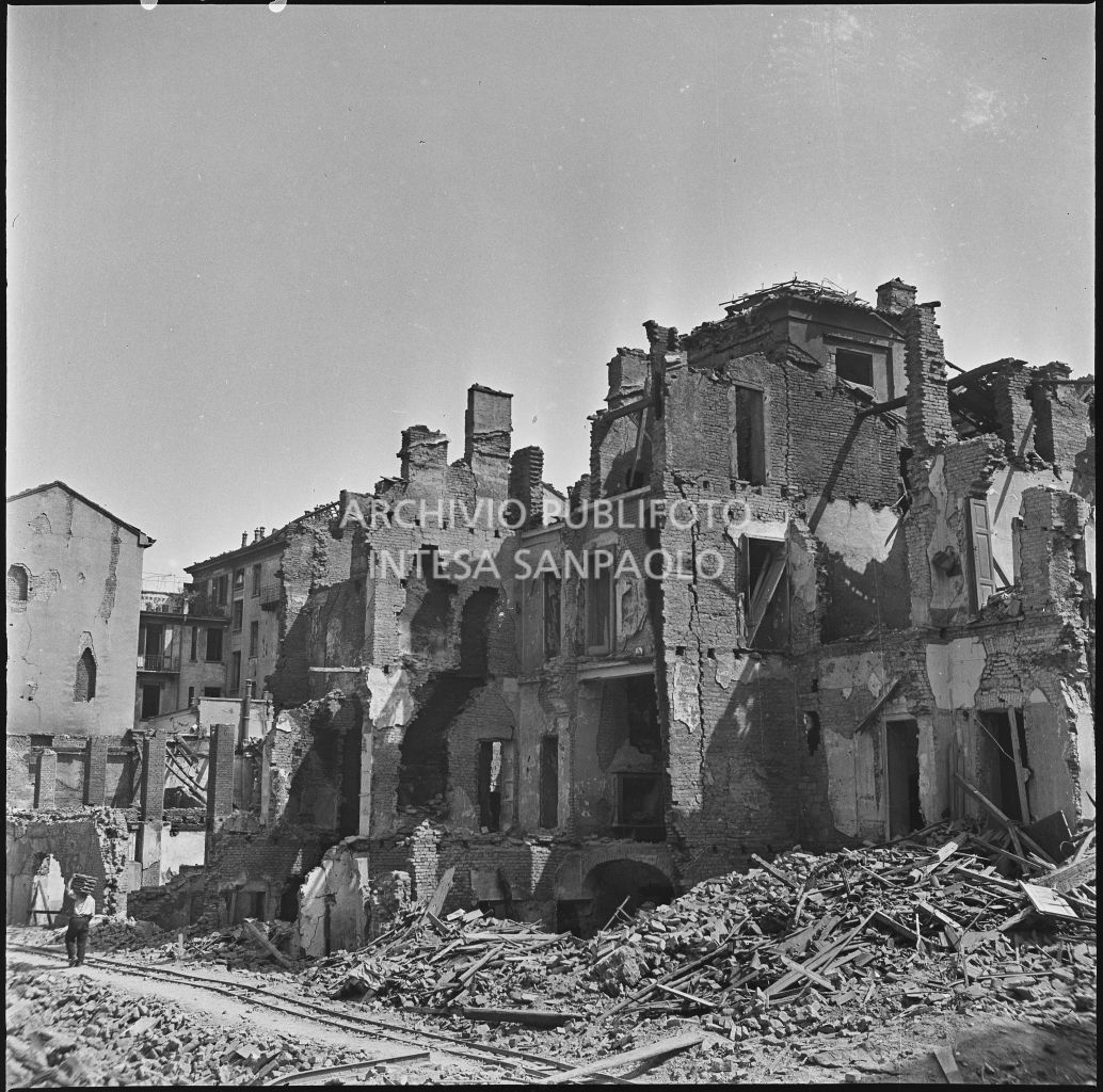 Bombardamenti. De Grandi
