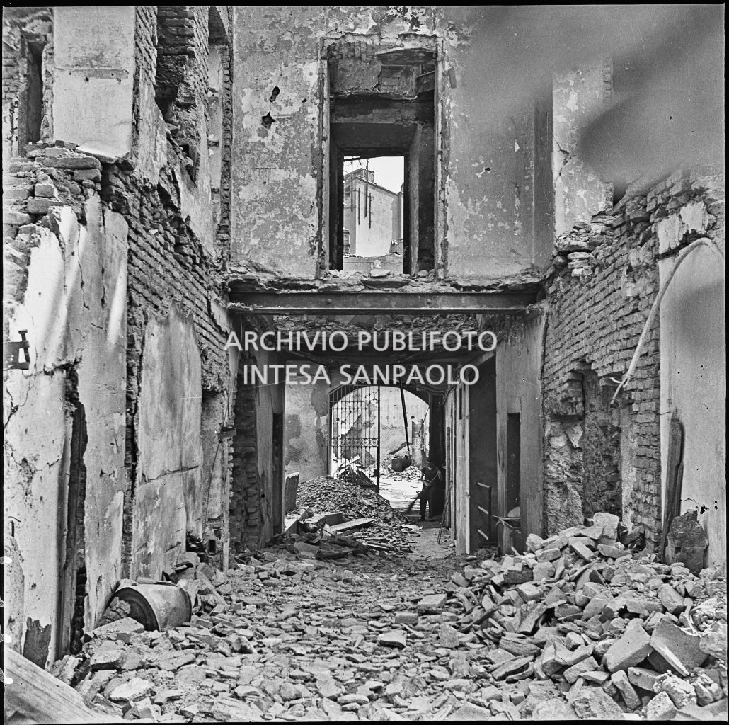 Bombardamenti. De Grandi