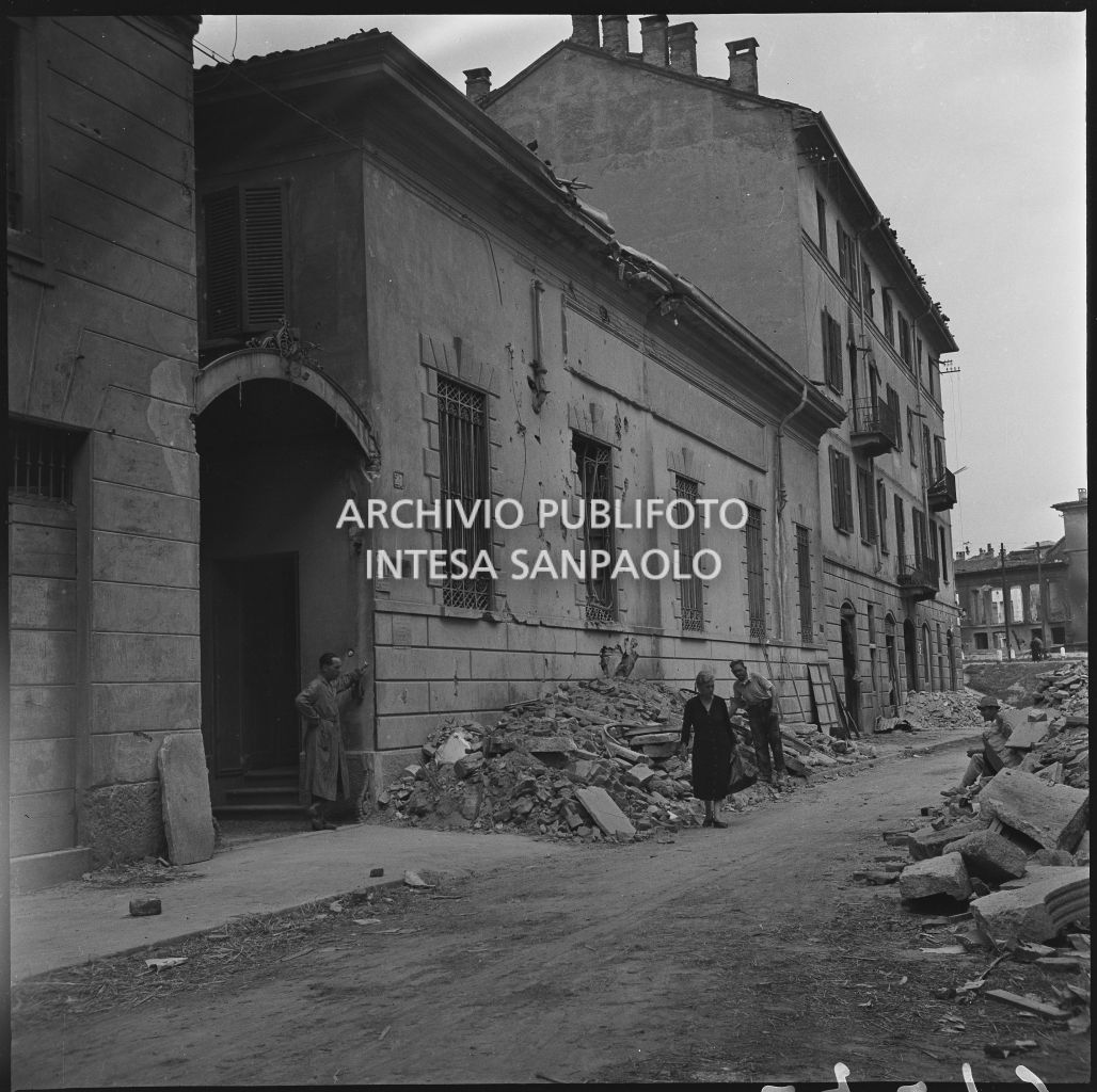 Bombardamenti. Ghezzi. Porta Volta