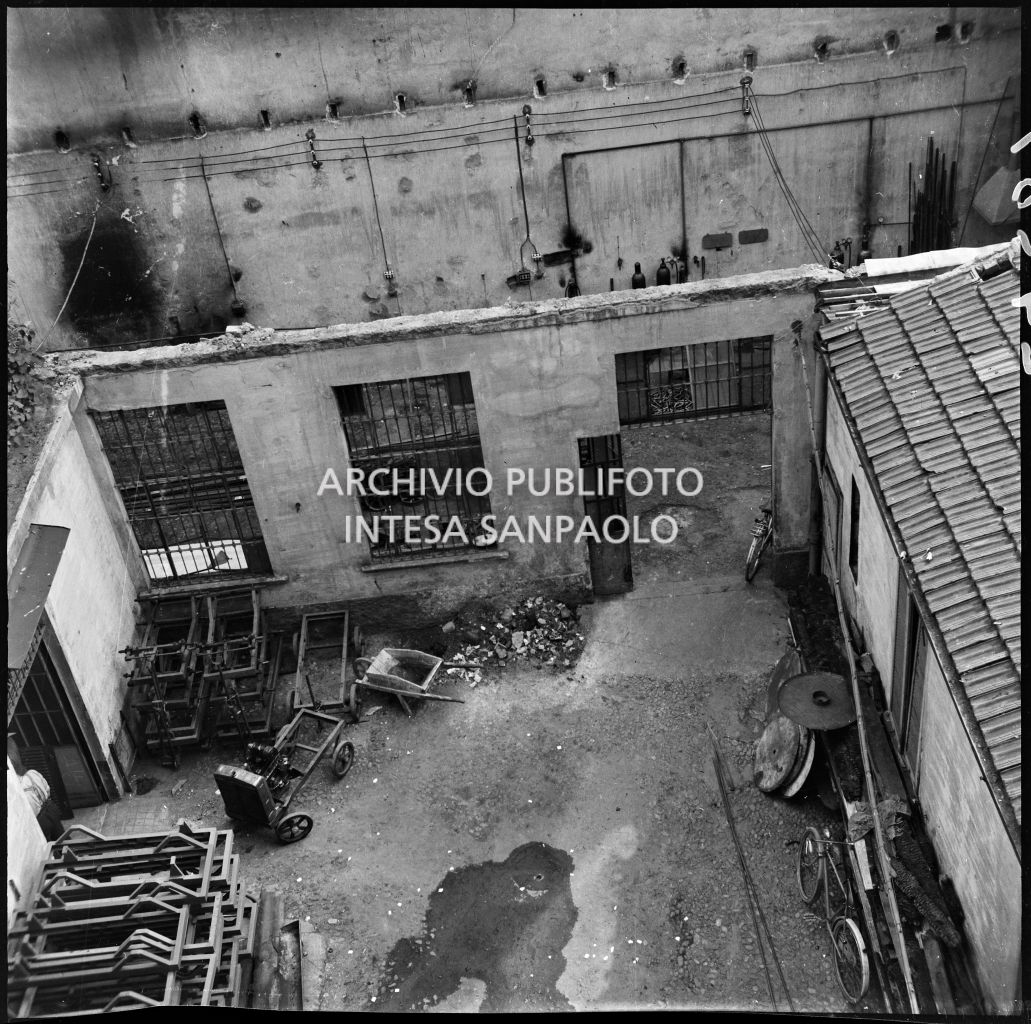 Bombardamenti. Invernizzi. Via Atto Vannucci