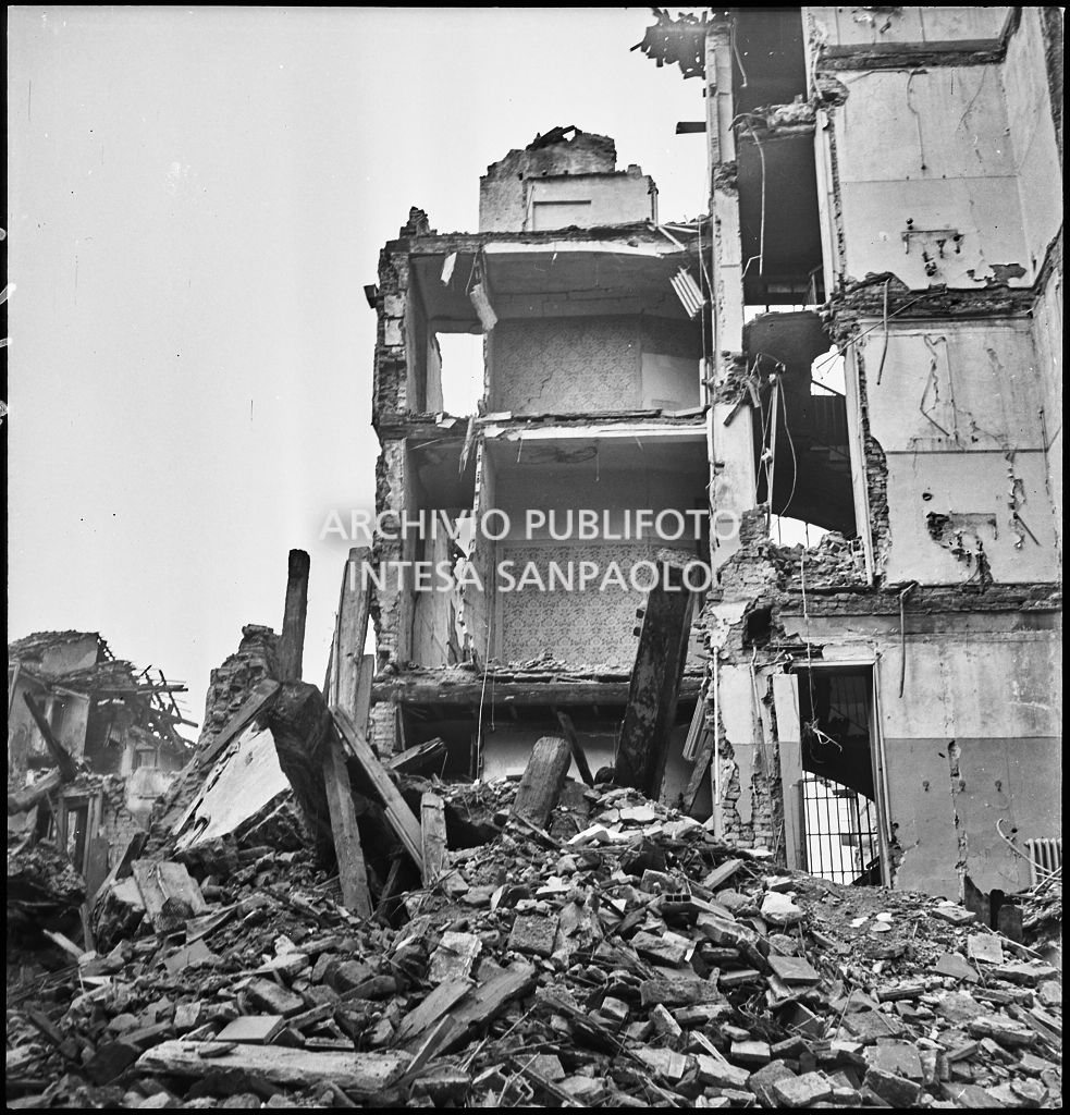 Bombardamenti. Perego