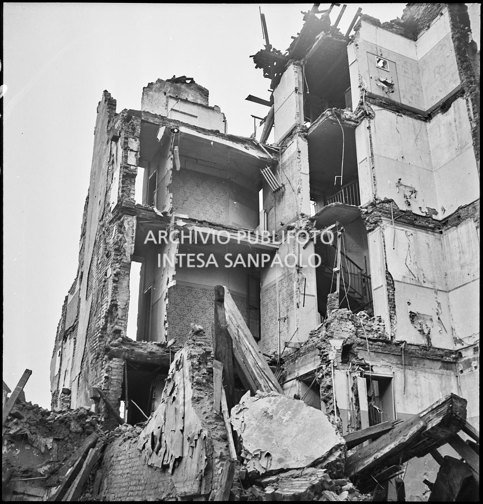 Bombardamenti. Perego