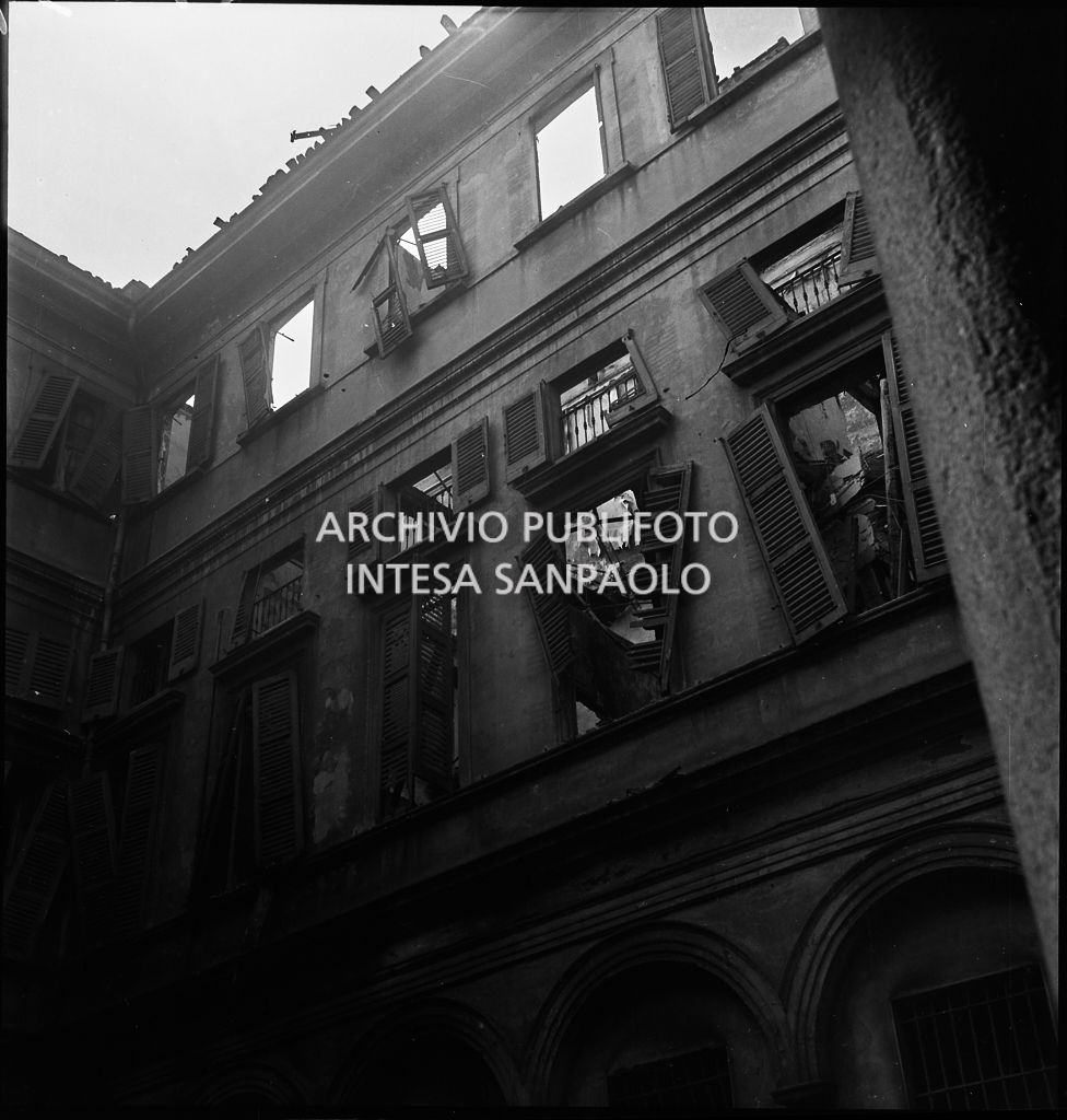 Palazzo Piantanida, in via Olmetto a Milano, distrutto dai bombardamenti